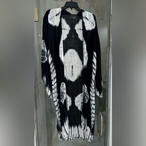 Three Bird Nest Navy and white tie dye kimono